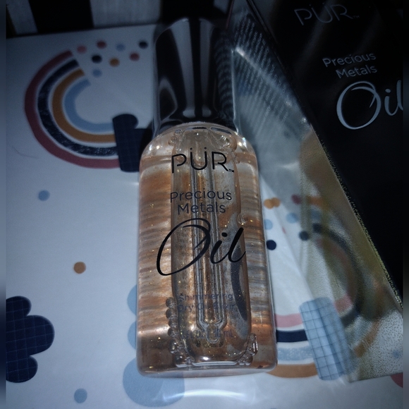PÜR Precious Metals Shimmering Dry Oil Elixir - Picture 7 of 13